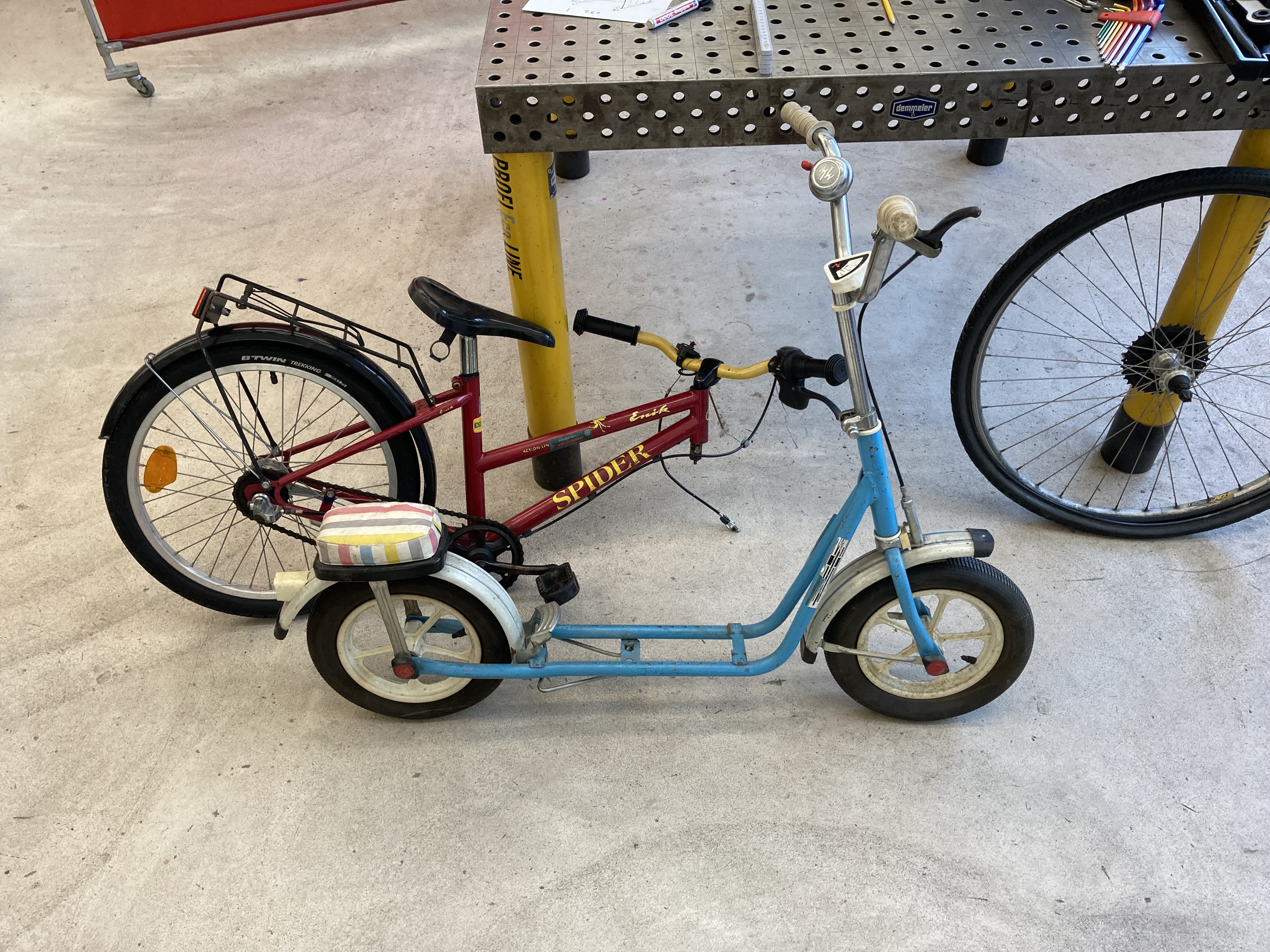 Kinderfahrrad und Trotti